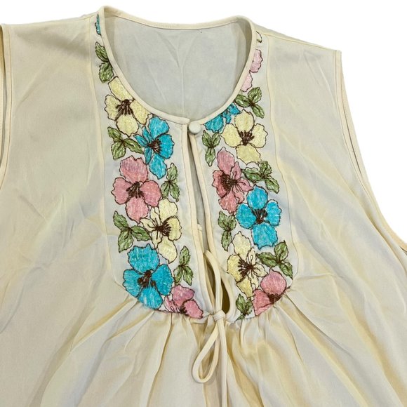 Vanity Fair Vintage Nylon Yellow Embroidered Flower Small Nightgown - Picture 1 of 9